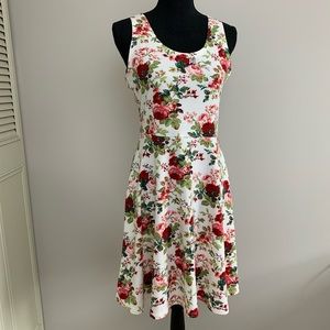 NWT 🏷 Floral fit and flare dress